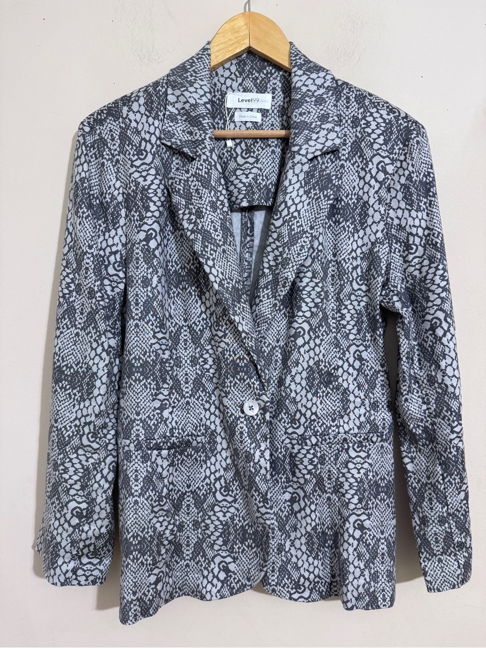 NWOT Level 99 Women's Linen Blend Gray Snake-Print Blazer size L Office Party - Picture 1 of 12